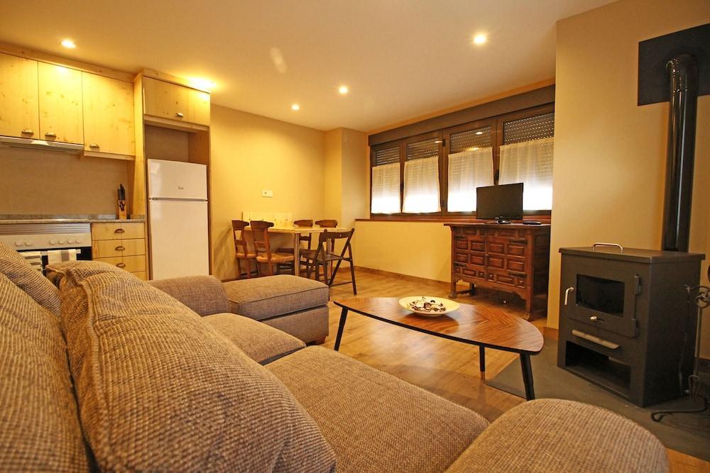 Snoe Apartamentos Mont Romies Plaza Salardú Buitenkant foto
