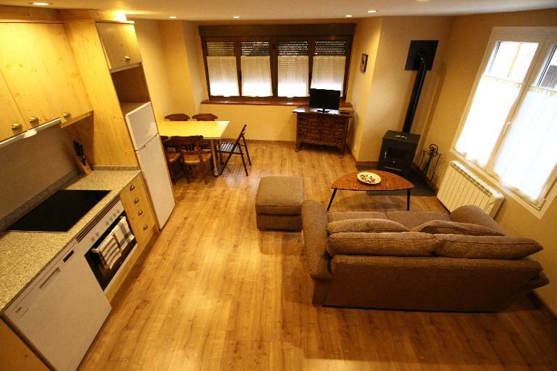 Snoe Apartamentos Mont Romies Plaza Salardú Buitenkant foto